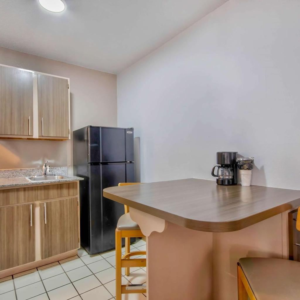 Photograph of Studio 6 Extended Stay - Austin, TX - Midtown
