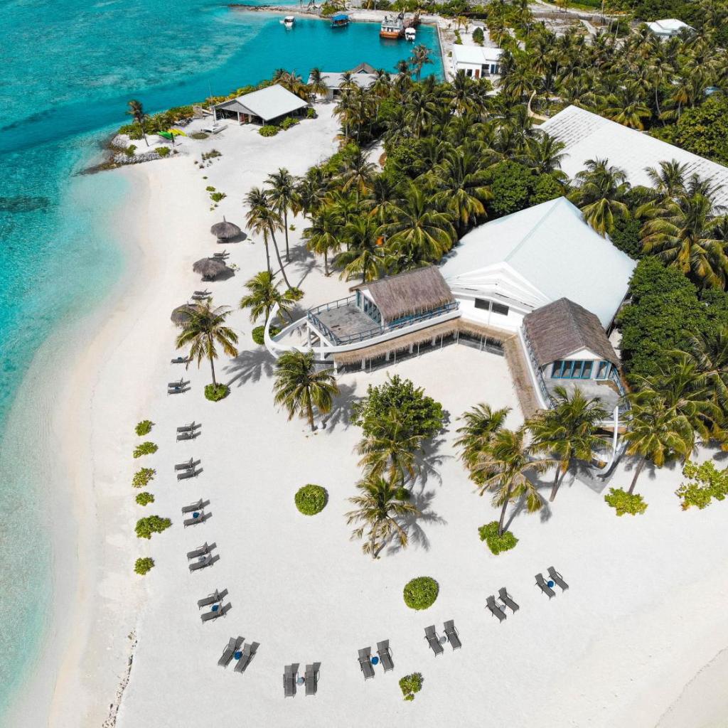 Rahaa Resort, image 1 of 6