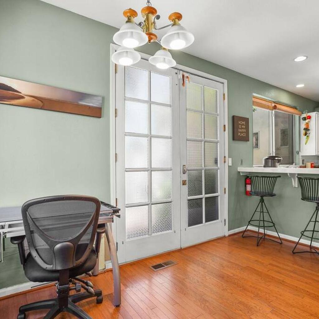Photograph of Beautiful Spacious House 2BR / 4BR in Silver Terrace