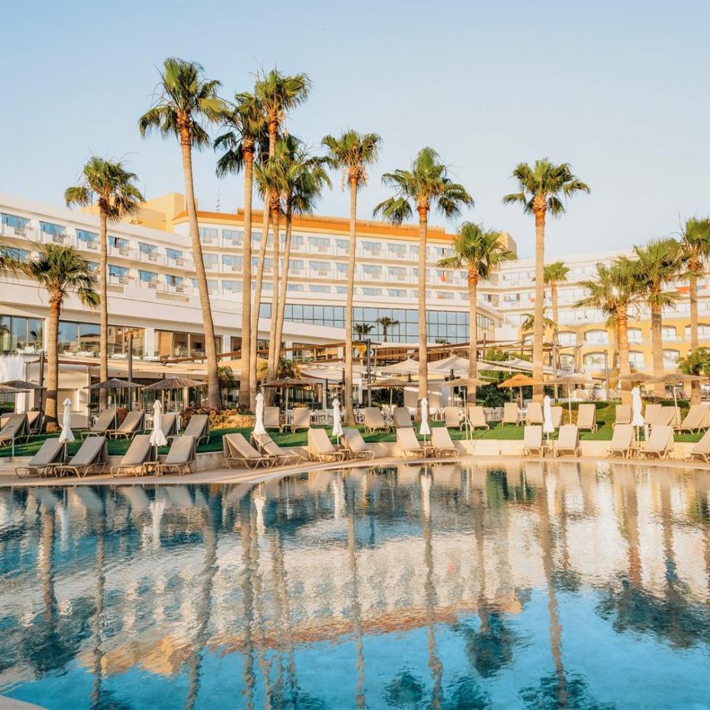 St George Beach Hotel & Spa Resort — 