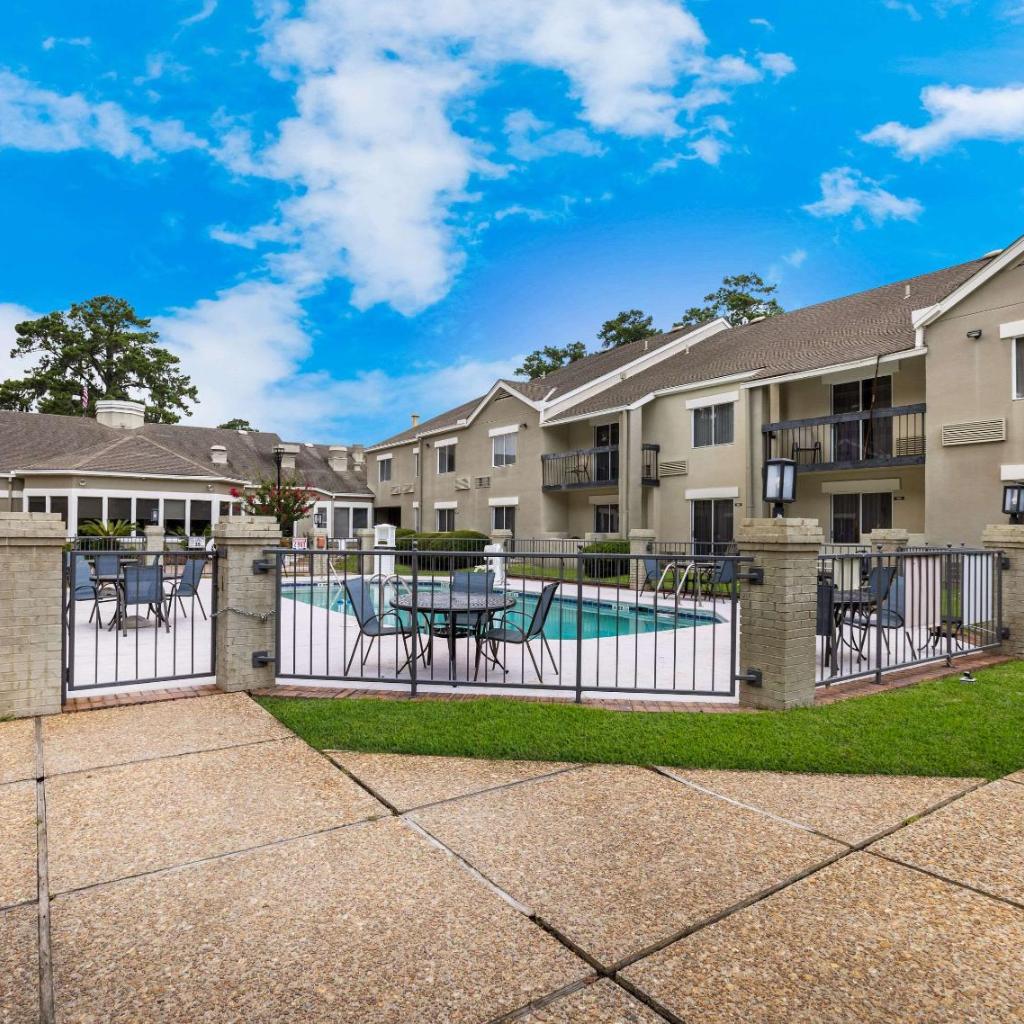 Photograph of MainStay Suites Savannah Midtown