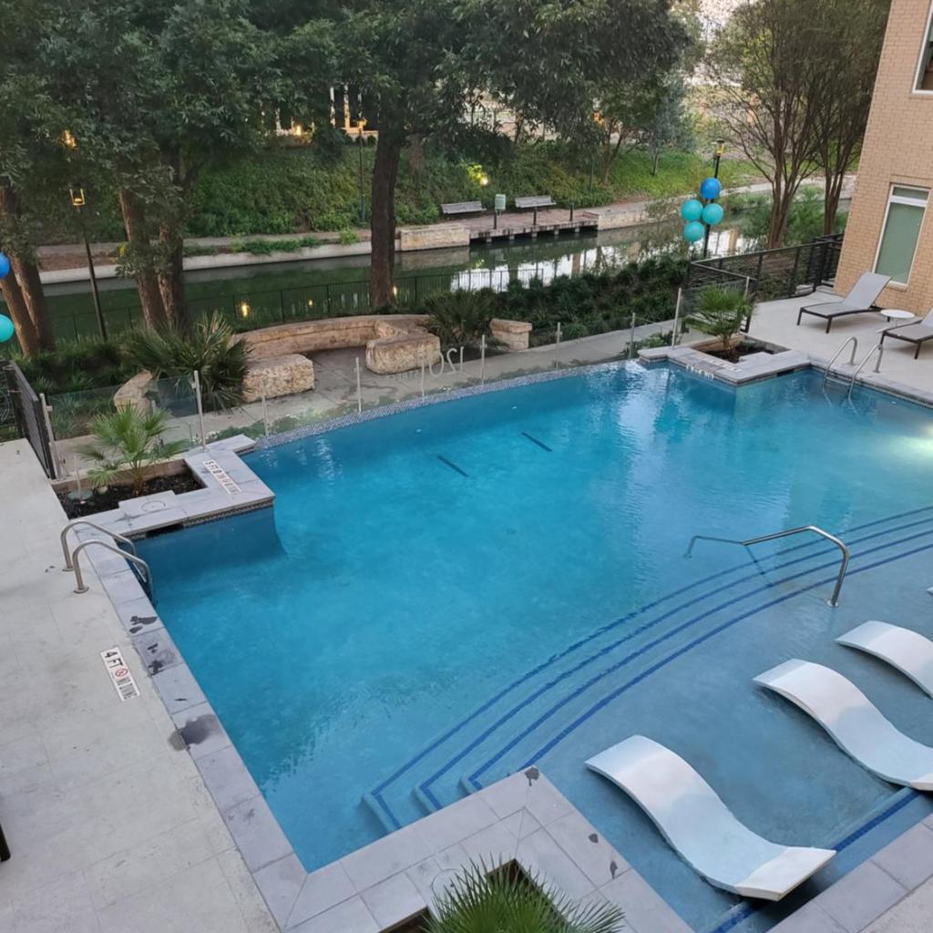 Photograph of Luxury Penthouse overlooking Riverwalk w Free Parking Pet Friendly Centrally Located on the Riverwalk