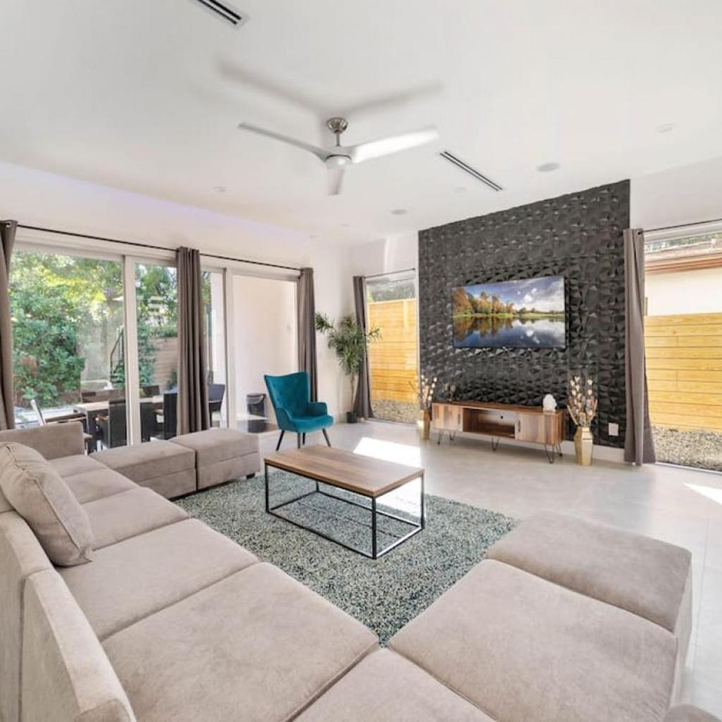 Photograph of Las Olas Zen Home with Pool and Hot Tub Near Beach