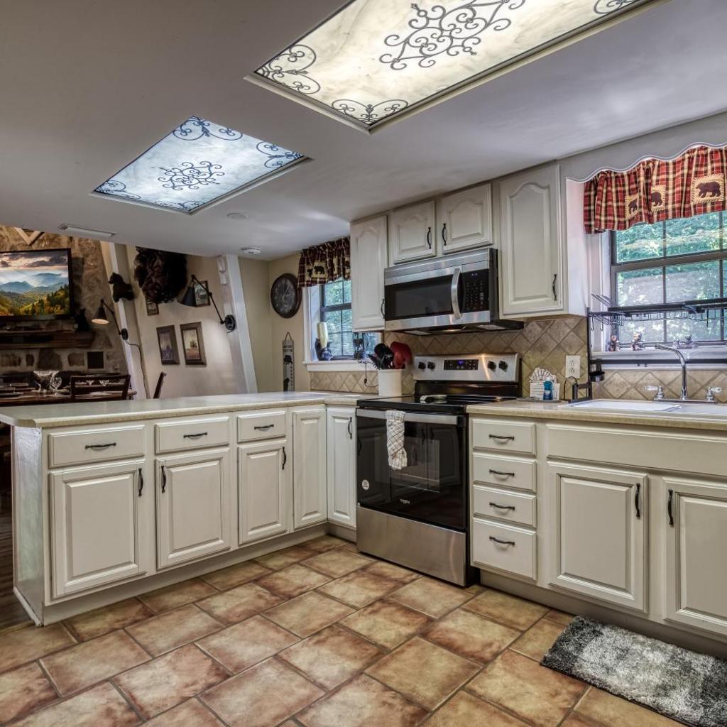 Photograph of Bearadise - Sleeps 11 with a game room and resort amenities near Ober Gatlinburg