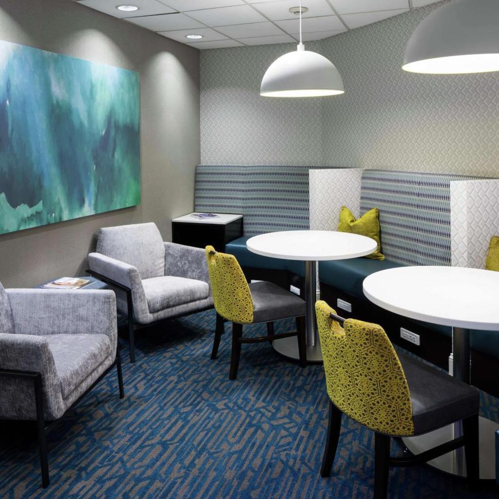 Photograph of Hampton Inn & Suites Miami-Doral Dolphin Mall