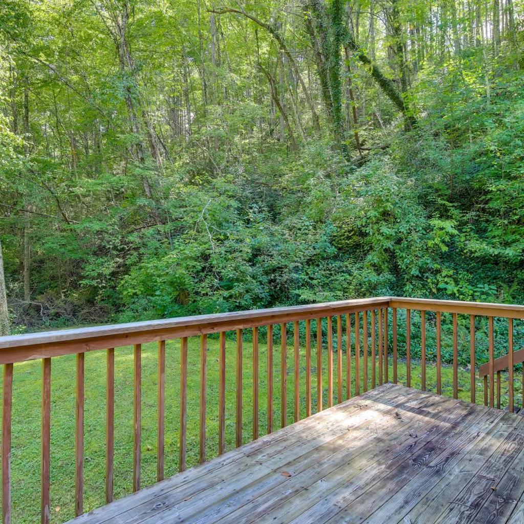 Photograph of Wooded Cabin w/ Pool Table Near Dtwn Gatlinburg!