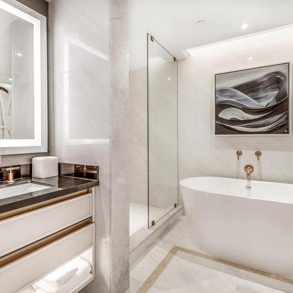 AZUR Legacy Collection Hotel — 