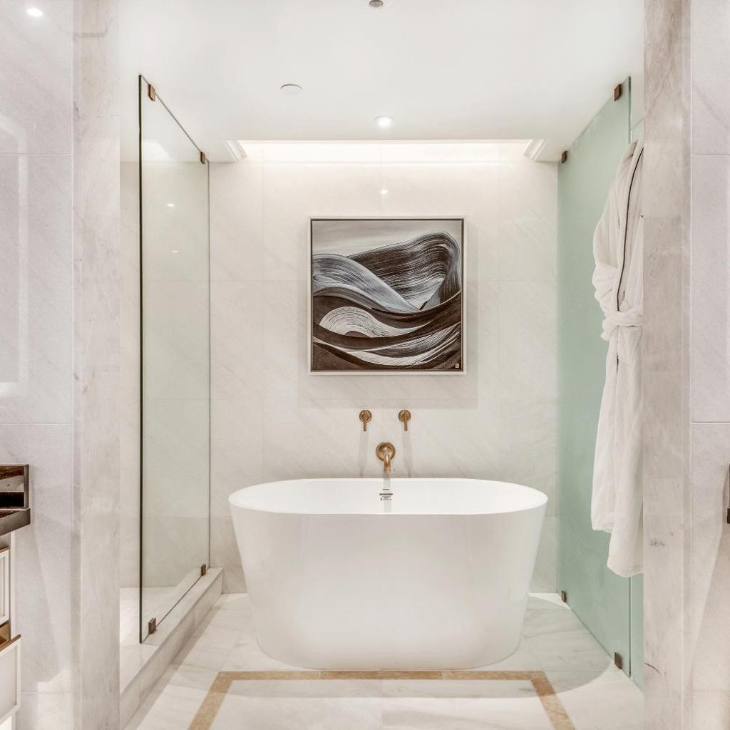 AZUR Legacy Collection Hotel — 