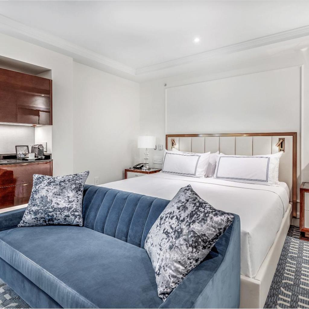 AZUR Legacy Collection Hotel — 