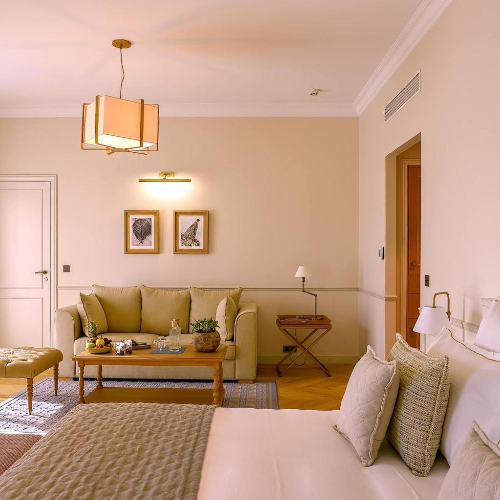 Hôtel Chais Monnet & Spa — 