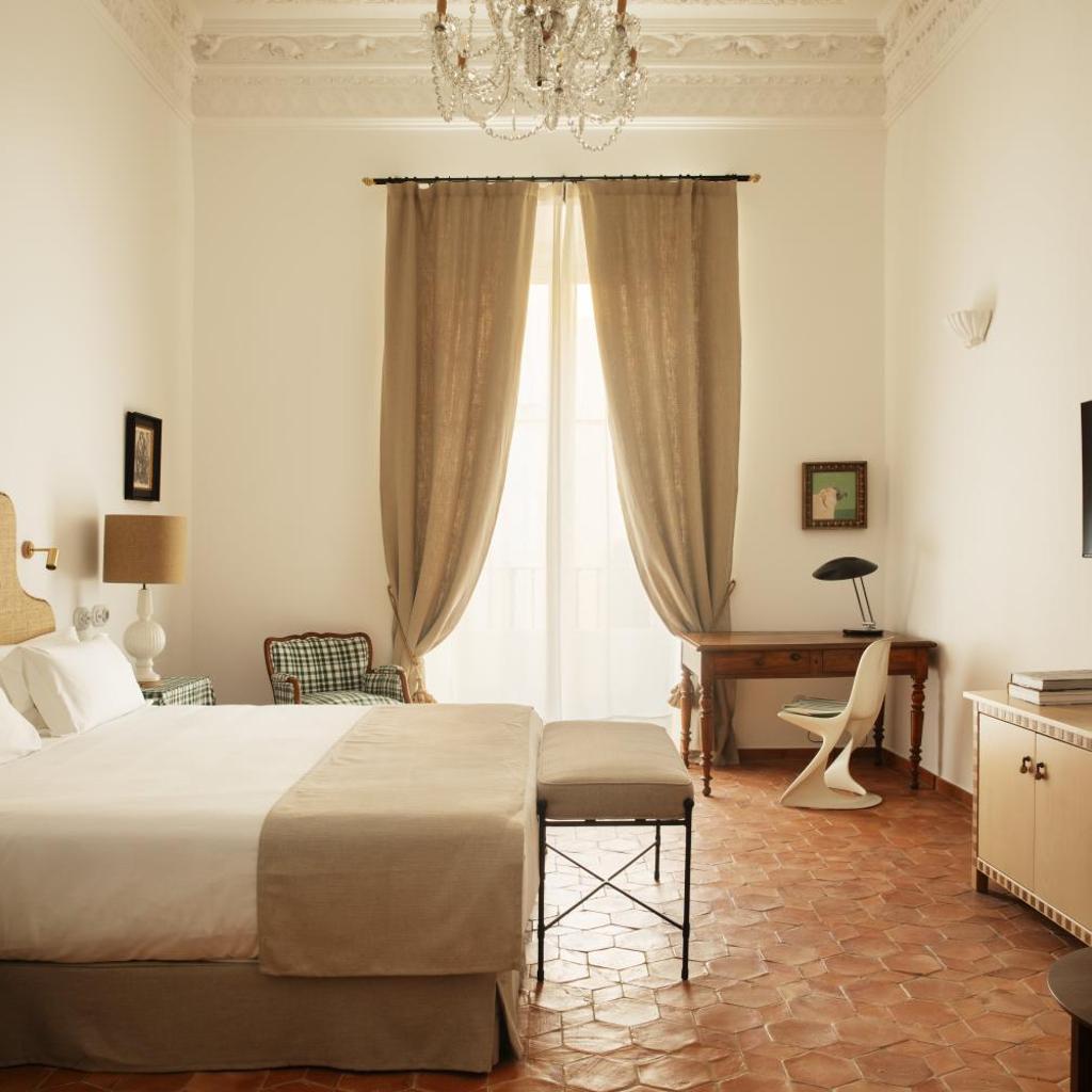 Casa Pizarro Hotel — 