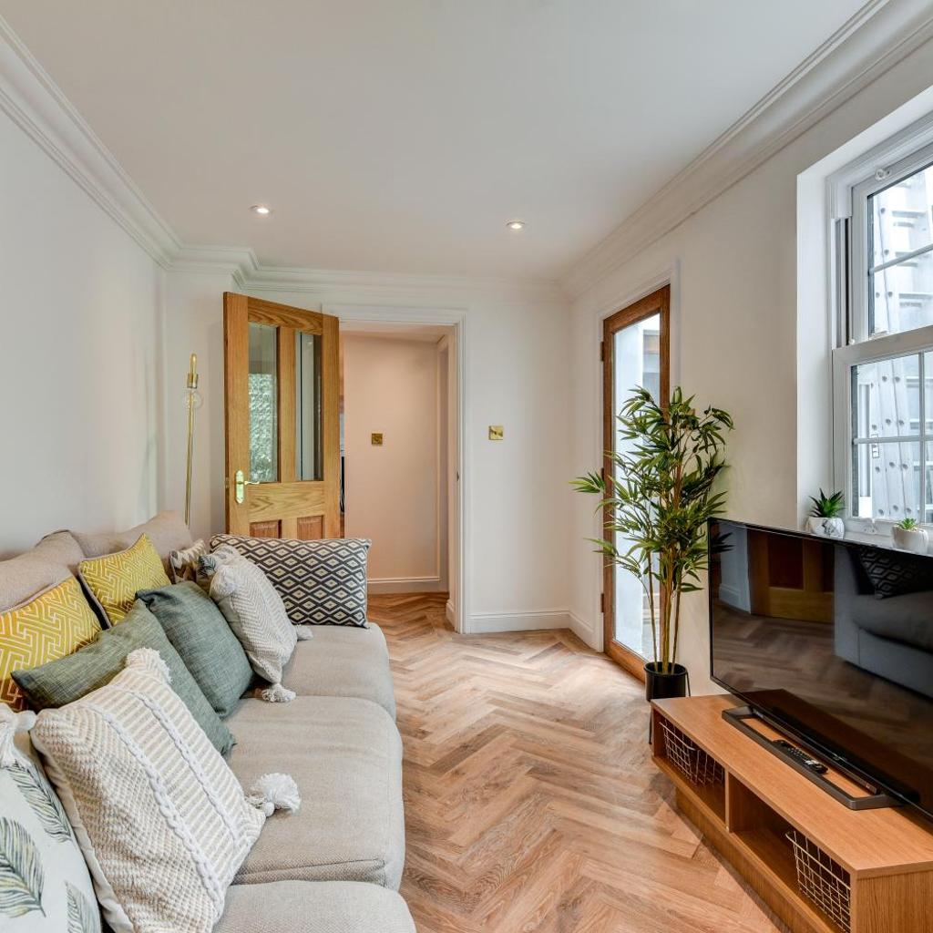 Photograph of Spacious Brighton Retreat 2 Ensuites Weekly and Monthly Stays Marine LGF by Bluehouse Shortlets