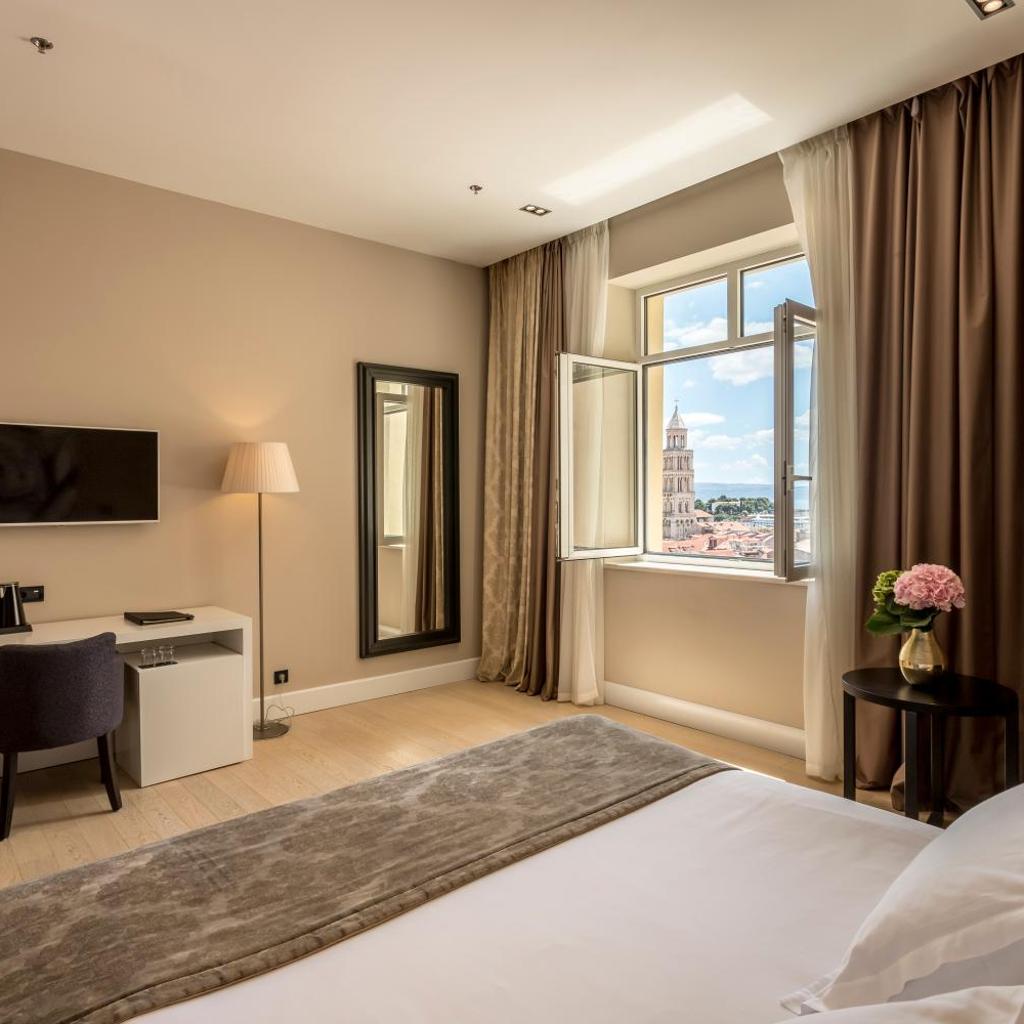 Cornaro Hotel — 