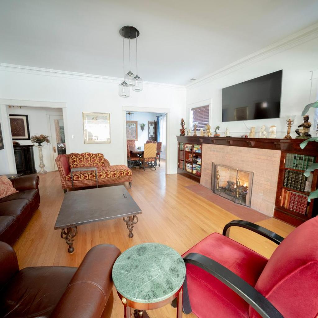 Photograph of Bootlegger House Sleeps 10-20 Free TV & Parking