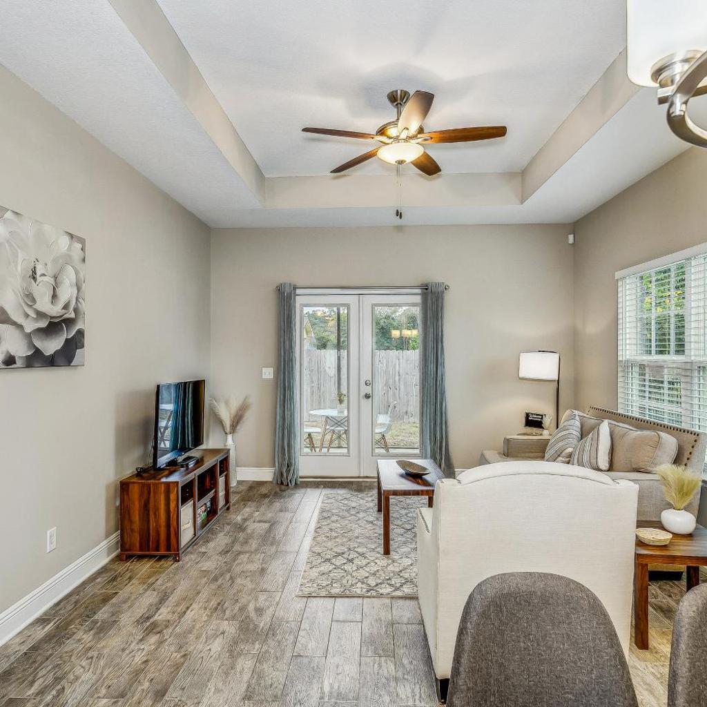 Photograph of Lovely Townhome in Pensacola - Cozy & Modern Retreat
