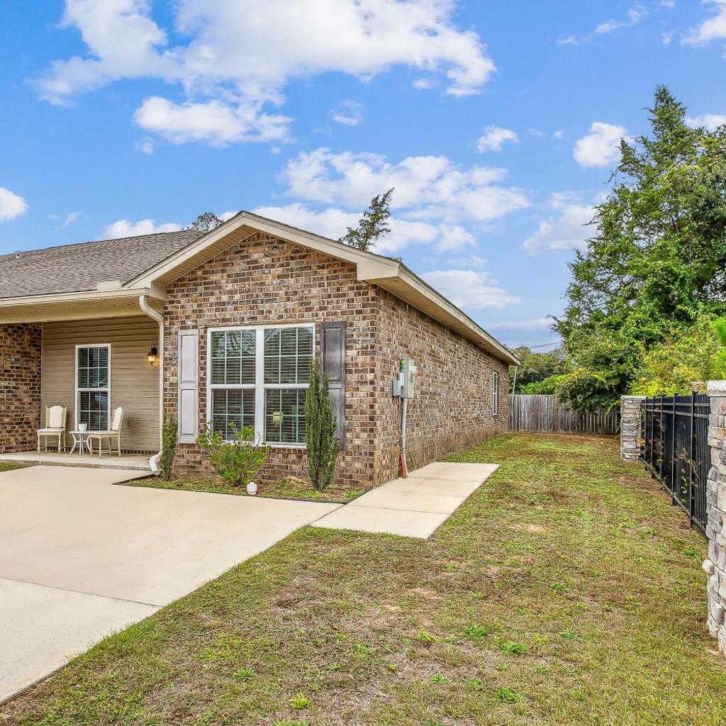 Photograph of Lovely Townhome in Pensacola - Cozy & Modern Retreat