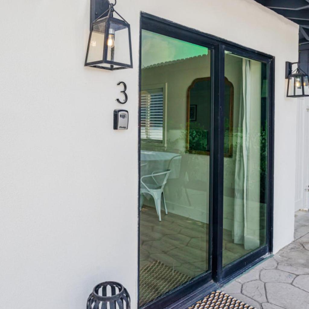 Photograph of Elegant Guest unit Universal sleeps 6 hot tub