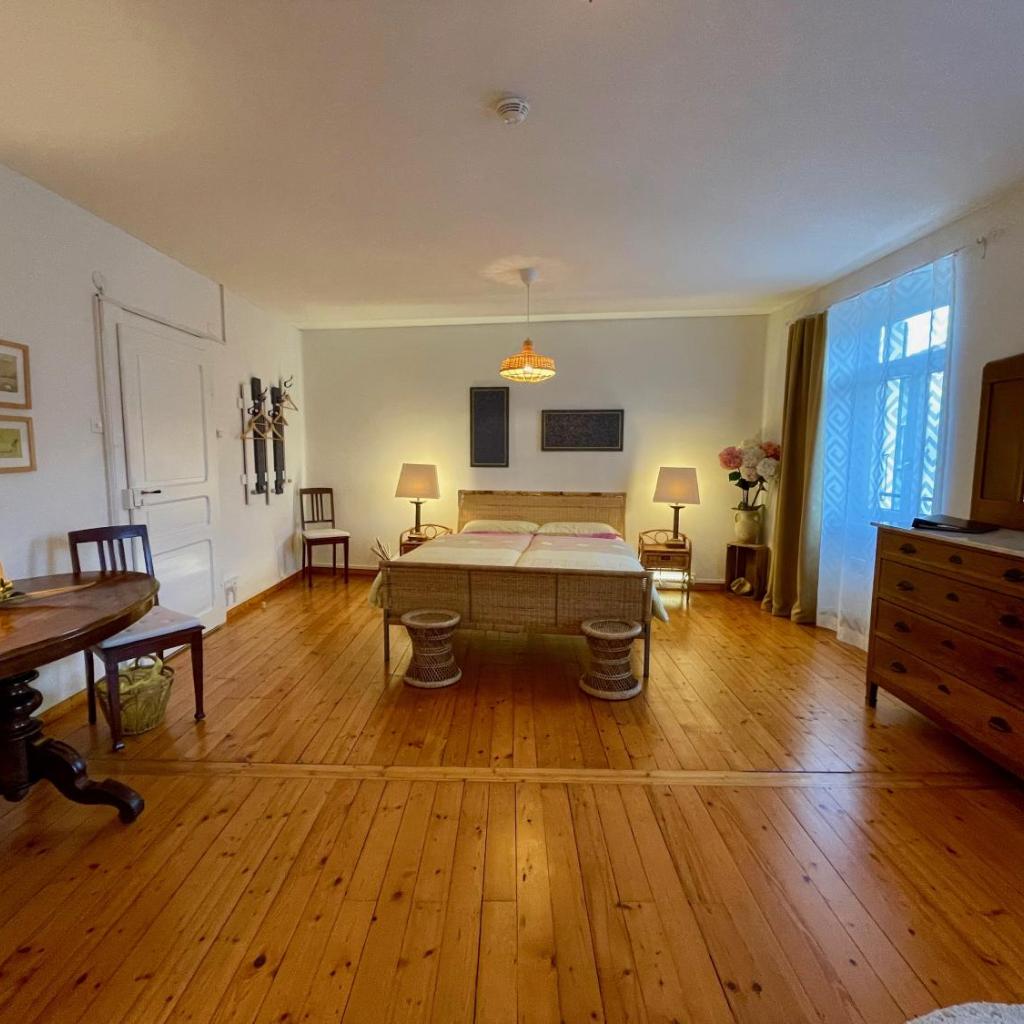 Image 1 - 1912 - Wooden Room apartment - old town
