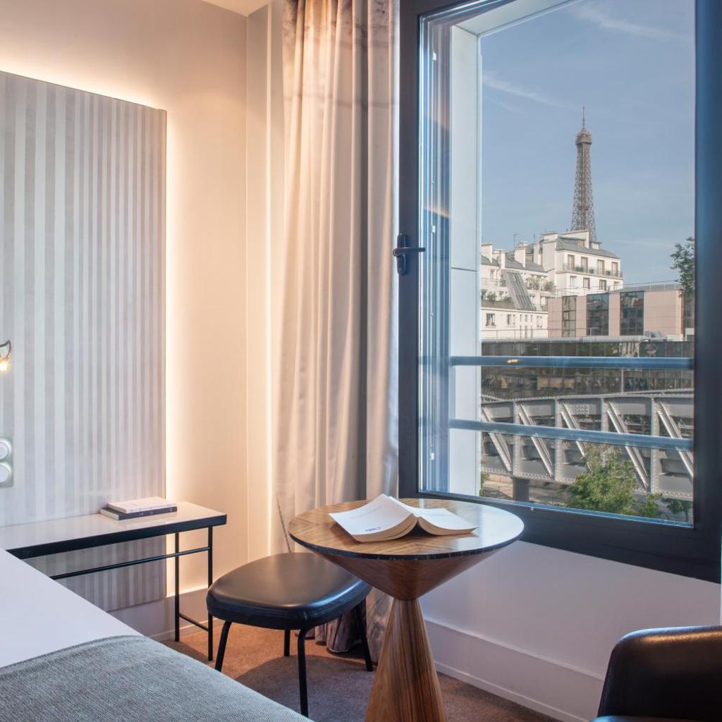 Photograph of Le Parisis - Paris Tour Eiffel
