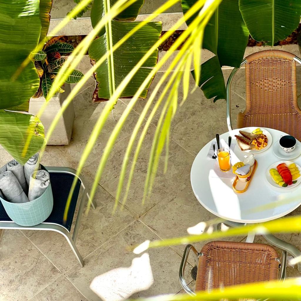 Charme 64 Hotel Boutique — 