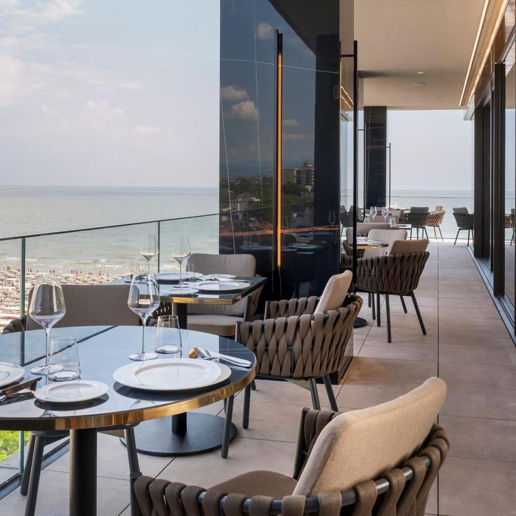 The Promenade Luxury Wellness Hotel — 