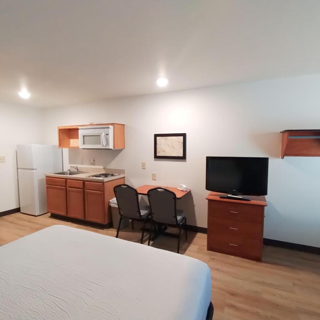 Photograph of WoodSpring Suites Asheville - Biltmore West