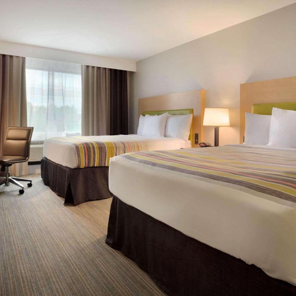 Photograph of Country Inn & Suites by Radisson Asheville River Arts District