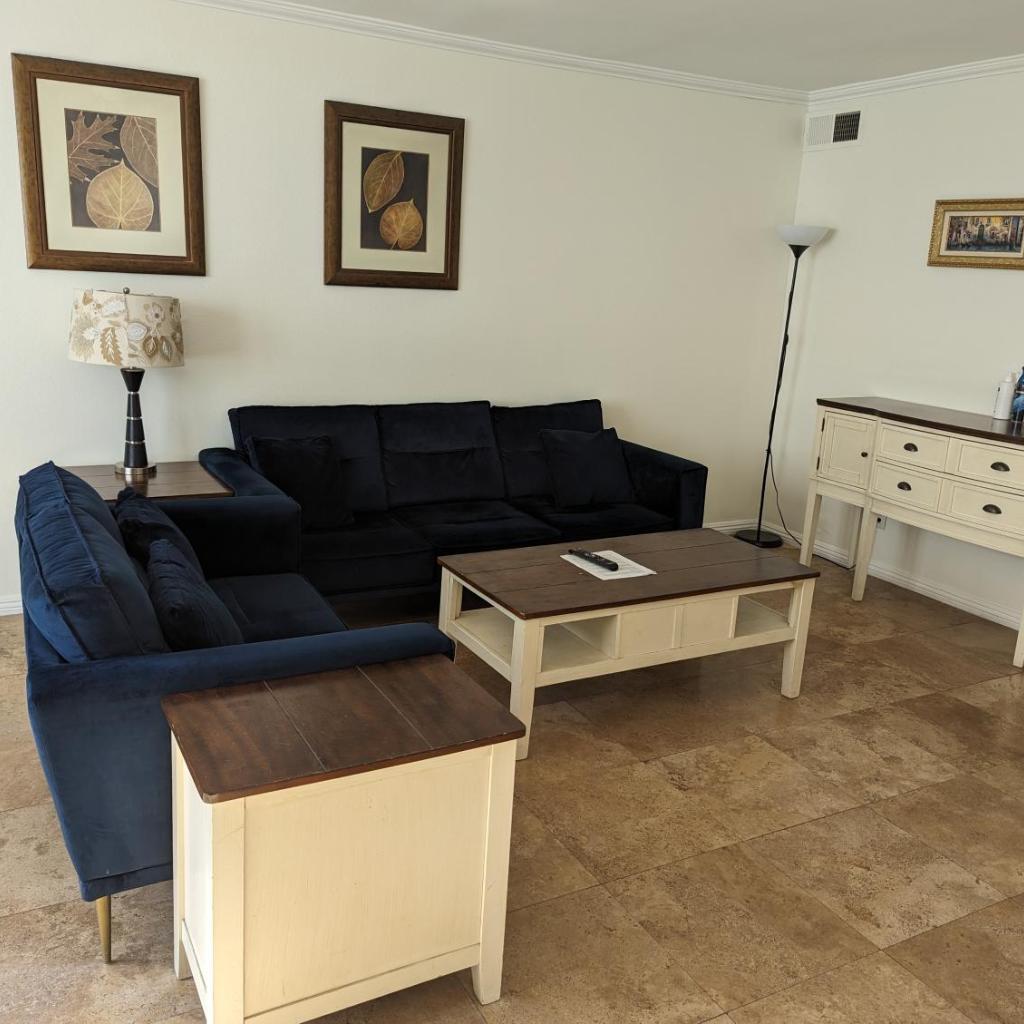 Photograph of 2Bedroom with Den and 2BA 4 Blocks to Santa Monica Beach