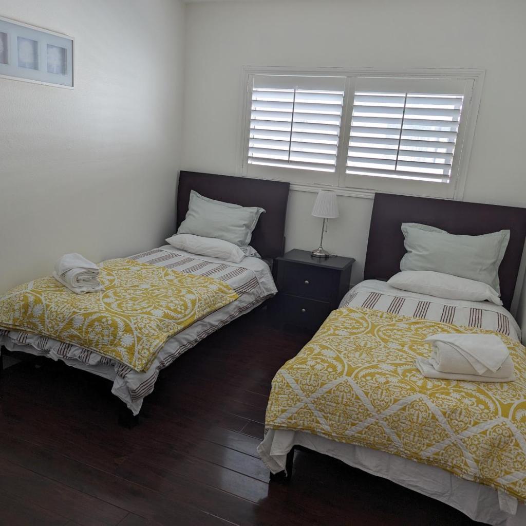 Photograph of 2Bedroom with Den and 2BA 4 Blocks to Santa Monica Beach