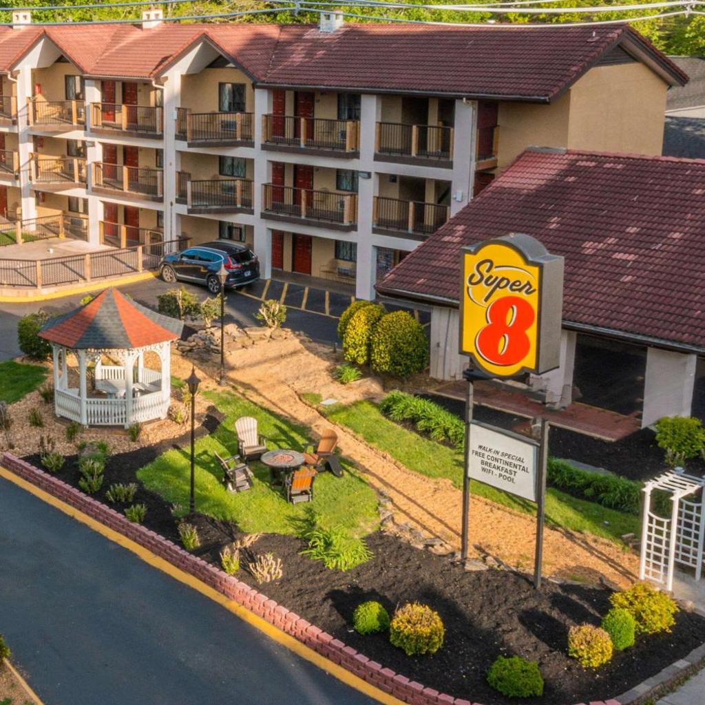 Photograph of Super 8 by Wyndham Downtown Gatlinburg at Convention Center
