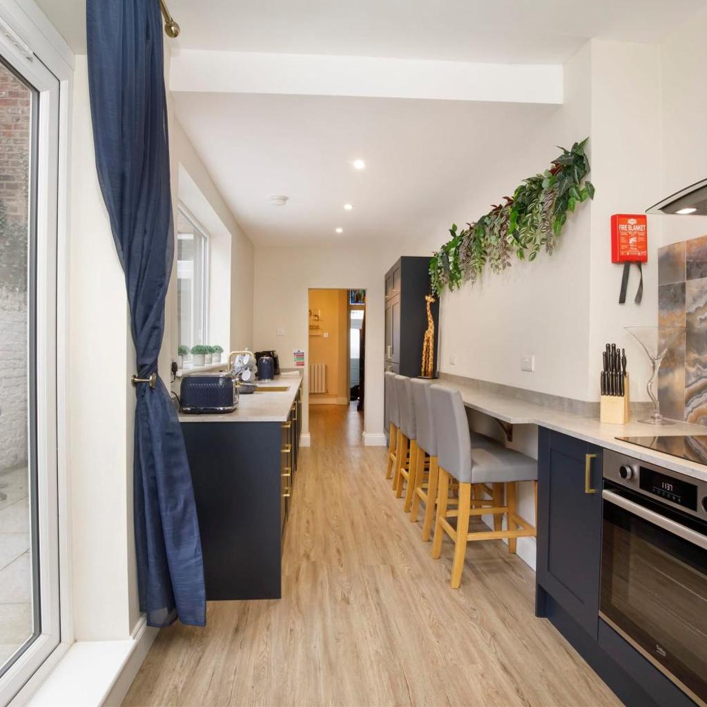 Photograph of The Milton sleeps 8 close to York city centre pet friendly
