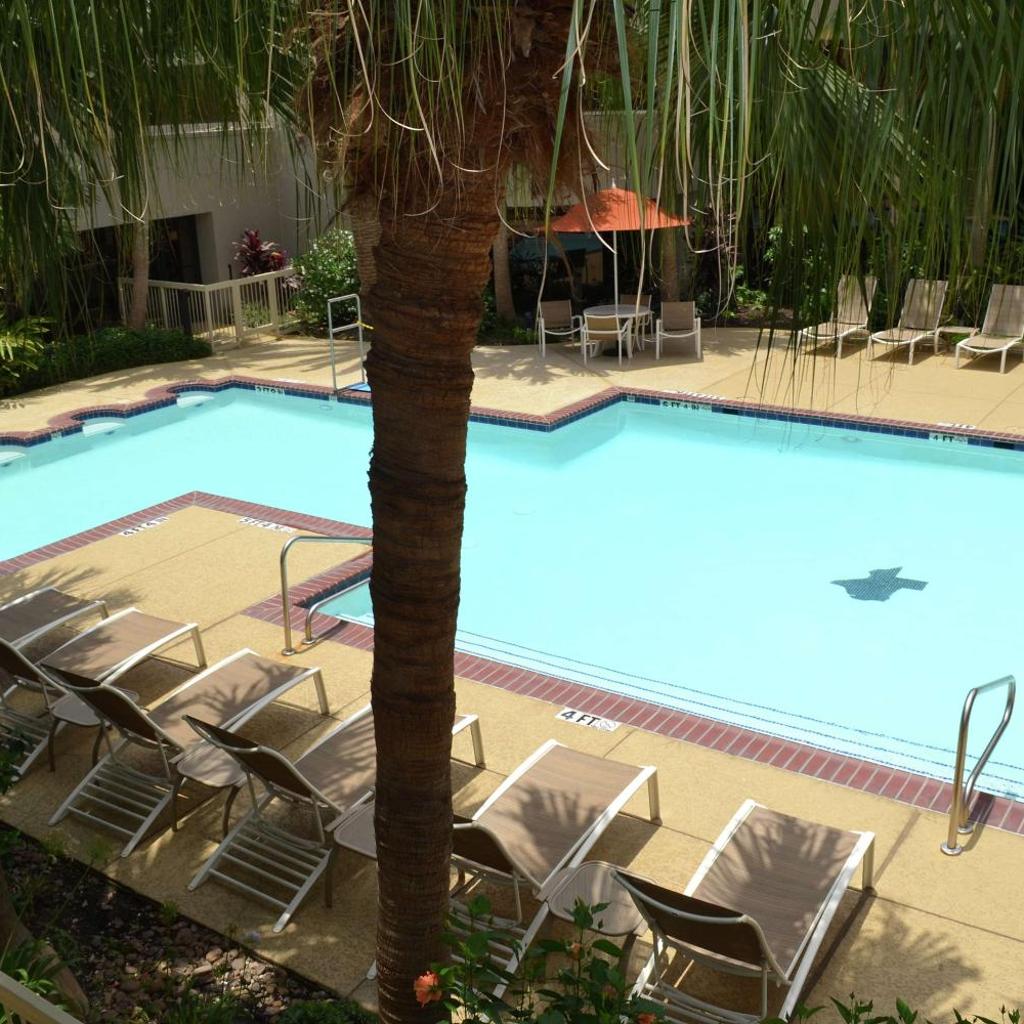 Photograph of DoubleTree by Hilton Hotel Houston Hobby Airport