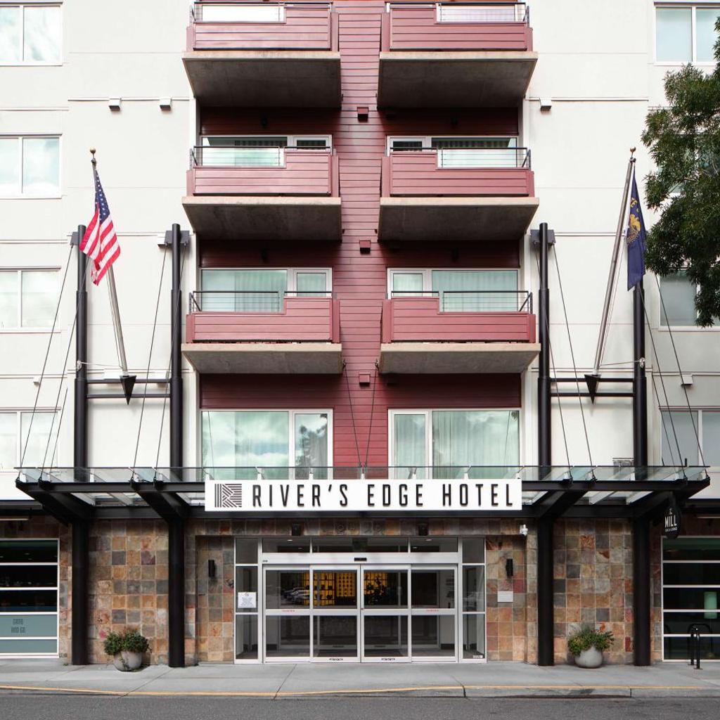 Photograph of River's Edge Hotel Portland, Tapestry Collection by Hilton