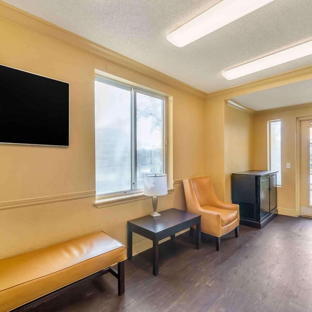 Photograph of Extended Stay America Suites - Fort Lauderdale - Tamarac