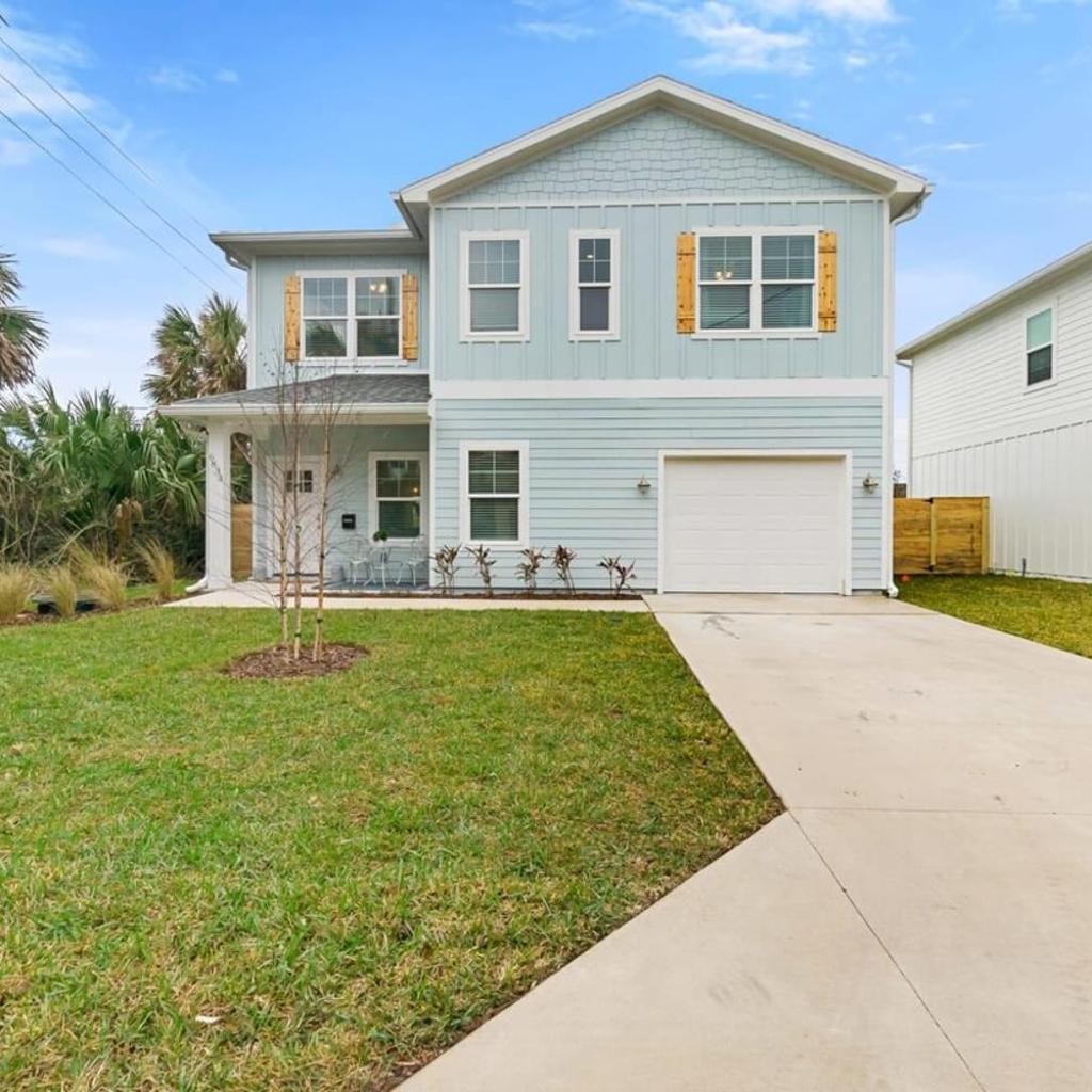 Photograph of Ocean Breeze- Chic Steps to beach Family Friendly