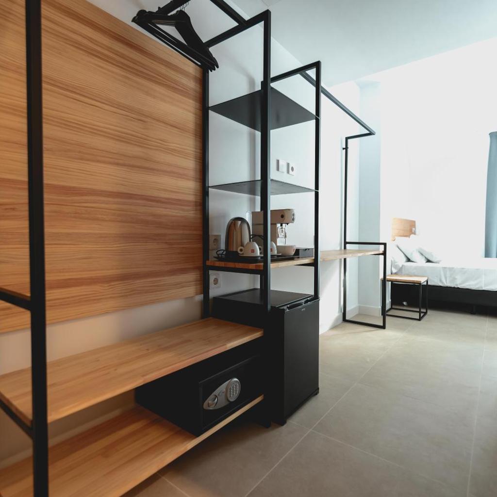 HOTEL ALOVE — 