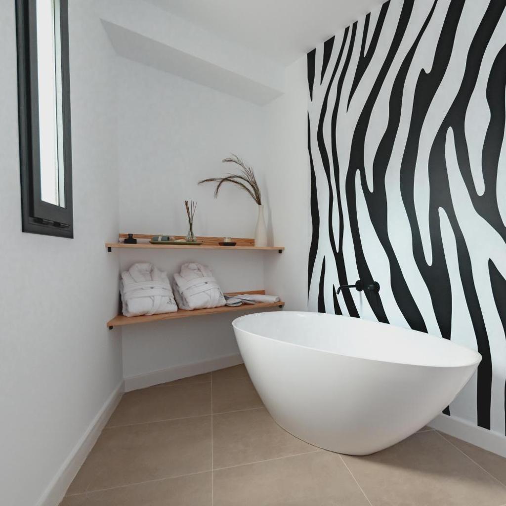 HOTEL ALOVE — 