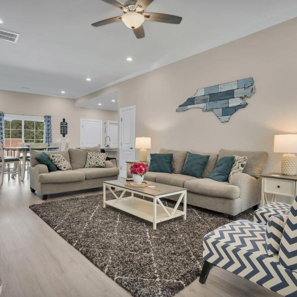 Photograph of Charming Beach House Short Walk To Beach