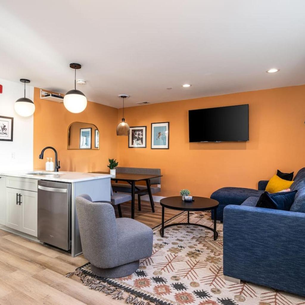 Photograph of Condo by Vanderbilt and Belmont, 3 miles to Downtown & Free Parking