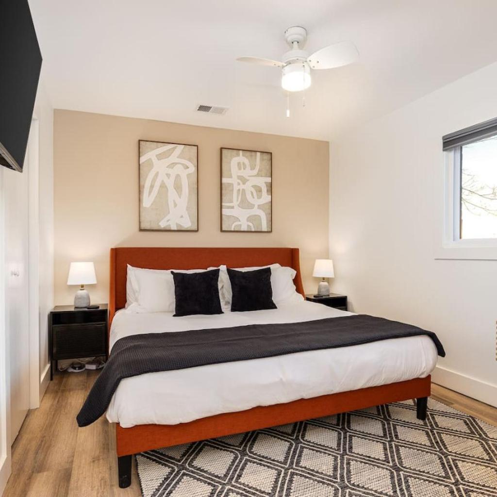 Photograph of Condo by Vanderbilt and Belmont, 3 miles to Downtown & Free Parking