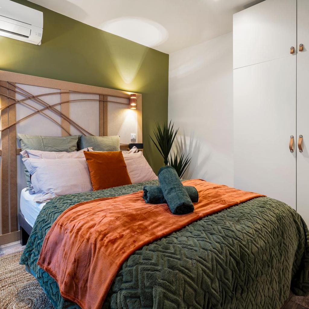 Photograph of Nice Renting - 9b Massena - Chic Escape in the Heart of Nice Comfort & Charm !