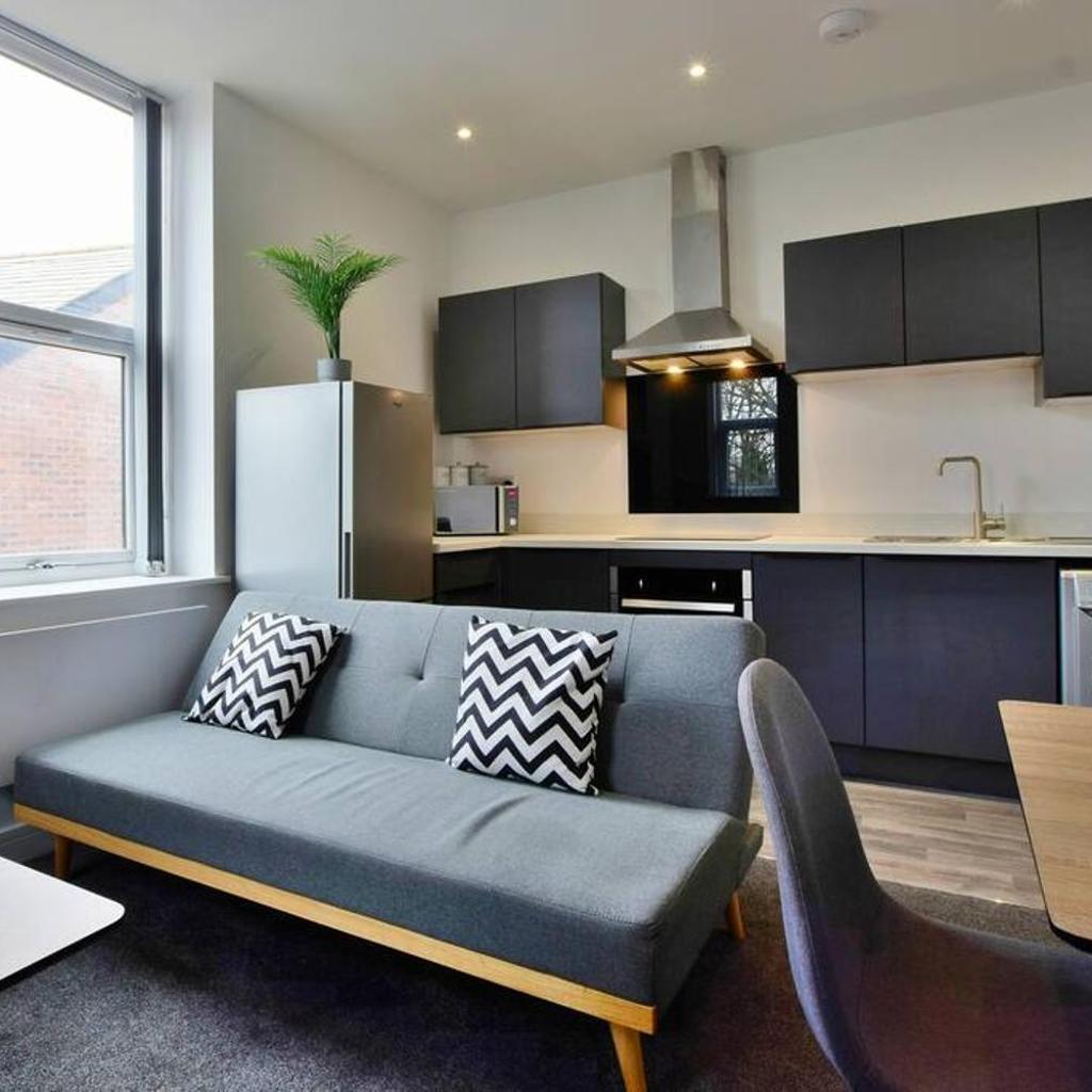 Photograph of FREE PARKING - Charming 2-BR Flat near Salford Royal