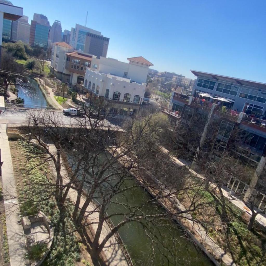 Photograph of Luxury Penthouse overlooking Riverwalk w Free Parking Pet Friendly Centrally Located on the Riverwalk