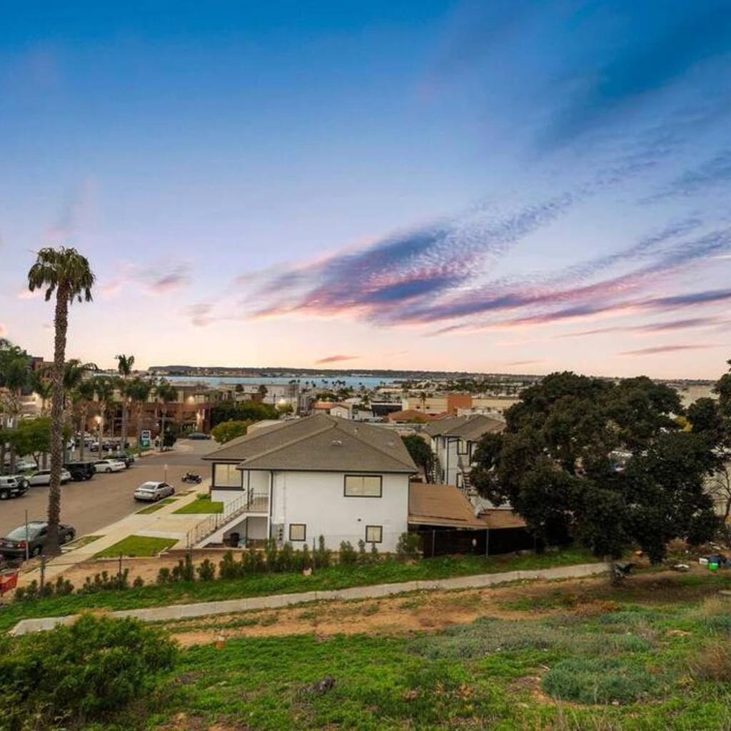 Photograph of Casa Amore -2BR- FREE Driveway parking for 3 cars