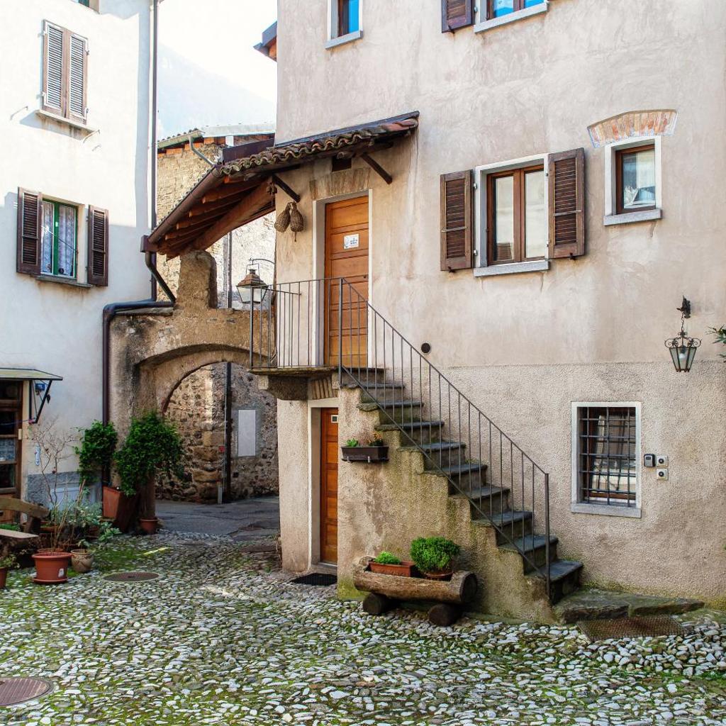 Image 3 - La Casetta di Riva - Cozy Lakeside Village Home