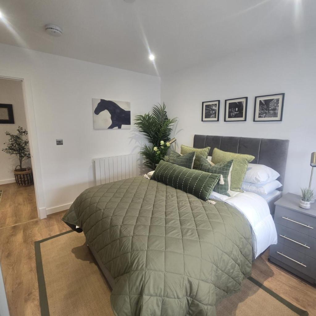 Photograph of Snuggle Inn - Riverside Apartments - Views Over looking London River Thames, Close to O2 Arena, London Excel, London City Airport, Thames Clipper- River Boat Service, Woolwich Ferry, Onsite parking, TWIN ROOM OPTION available