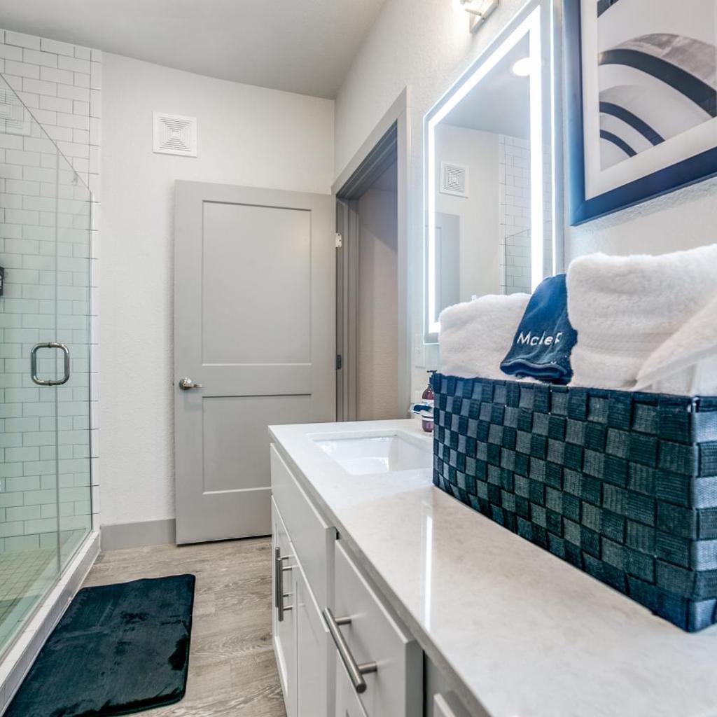 Photograph of Luxury Penthouse overlooking Riverwalk w Free Parking Pet Friendly Centrally Located on the Riverwalk
