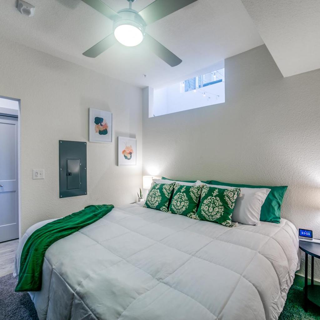 Photograph of Luxury Penthouse overlooking Riverwalk w Free Parking Pet Friendly Centrally Located on the Riverwalk