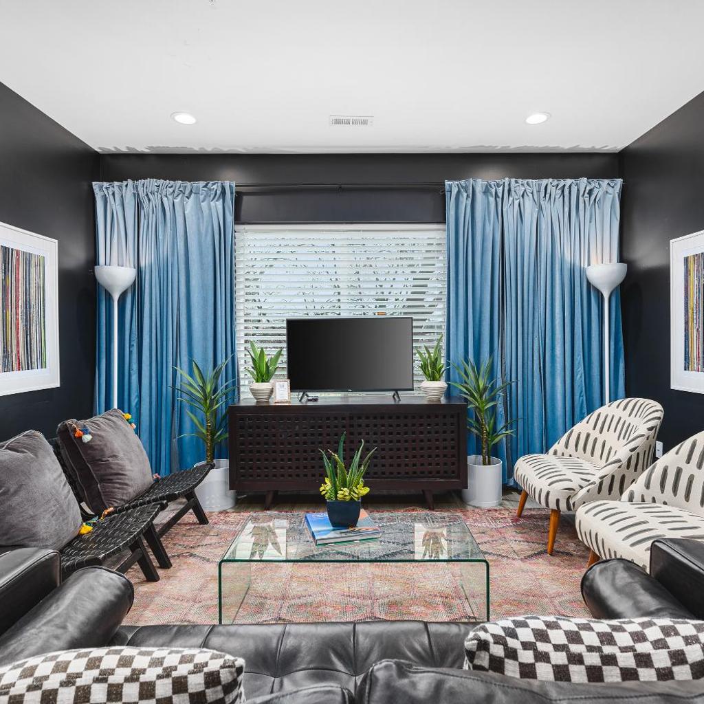 Photograph of Condo Near Downtown WALK to restaurants, bars & music
