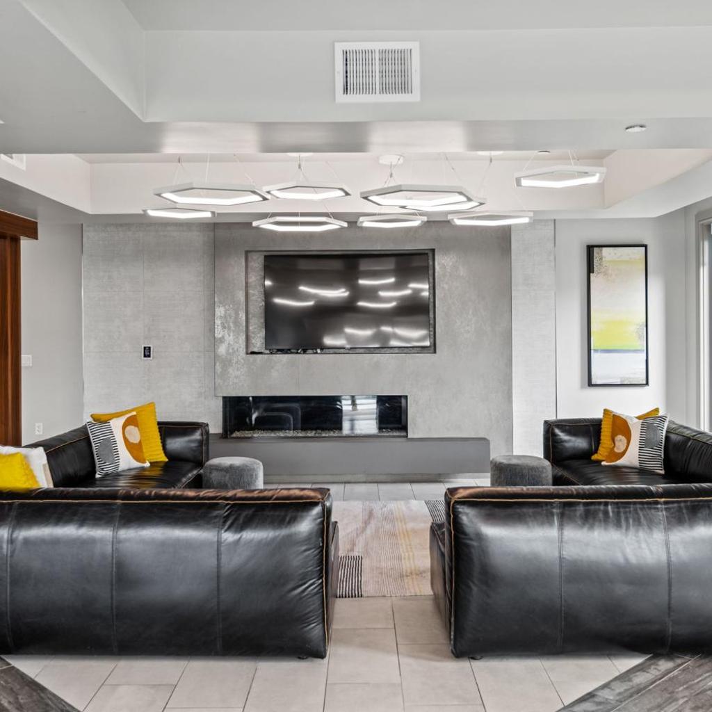Photograph of Placemakr Austin Downtown, Apartments by Hilton